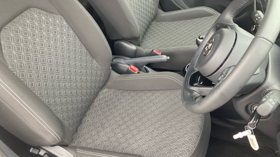 Toyota Aygo X 1.0 VVT-i Edge 5dr Petrol Hatchback - Image 17