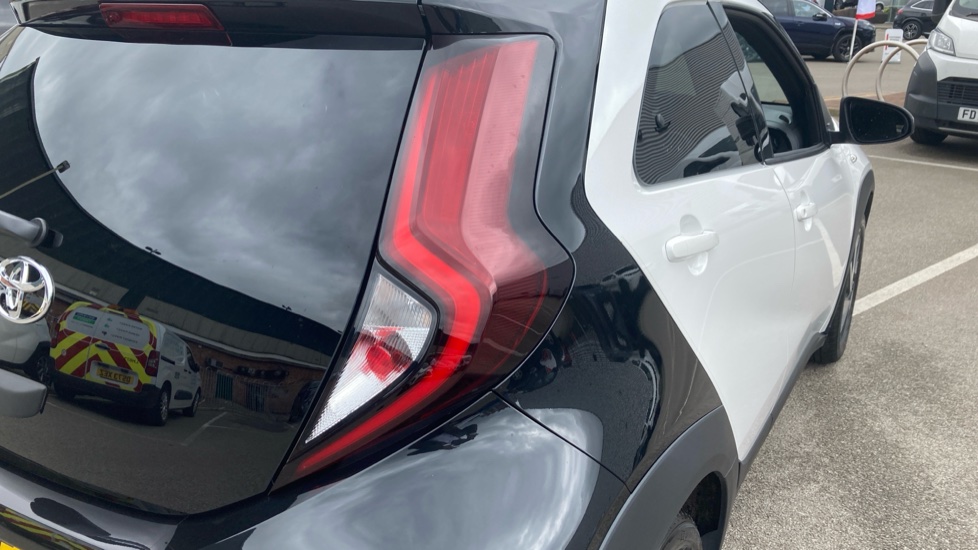 Toyota Aygo X 1.0 VVT-i Edge 5dr Petrol Hatchback - Image 21