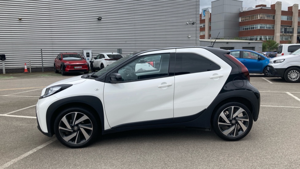 Toyota Aygo X 1.0 VVT-i Edge 5dr Petrol Hatchback - Image 24