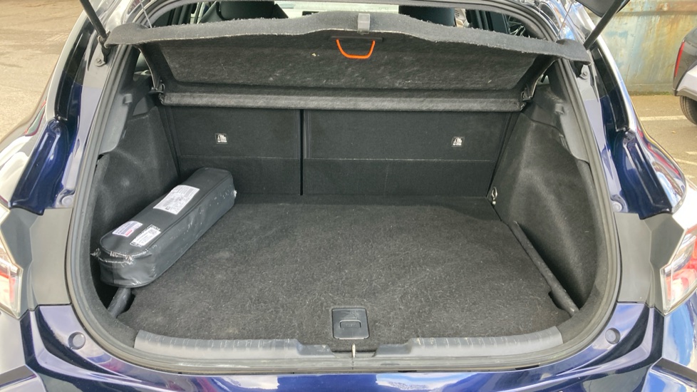 Toyota Corolla 2.0 VVT-i Hybrid GR Sport 5dr CVT Hybrid Hatchback - Image 13