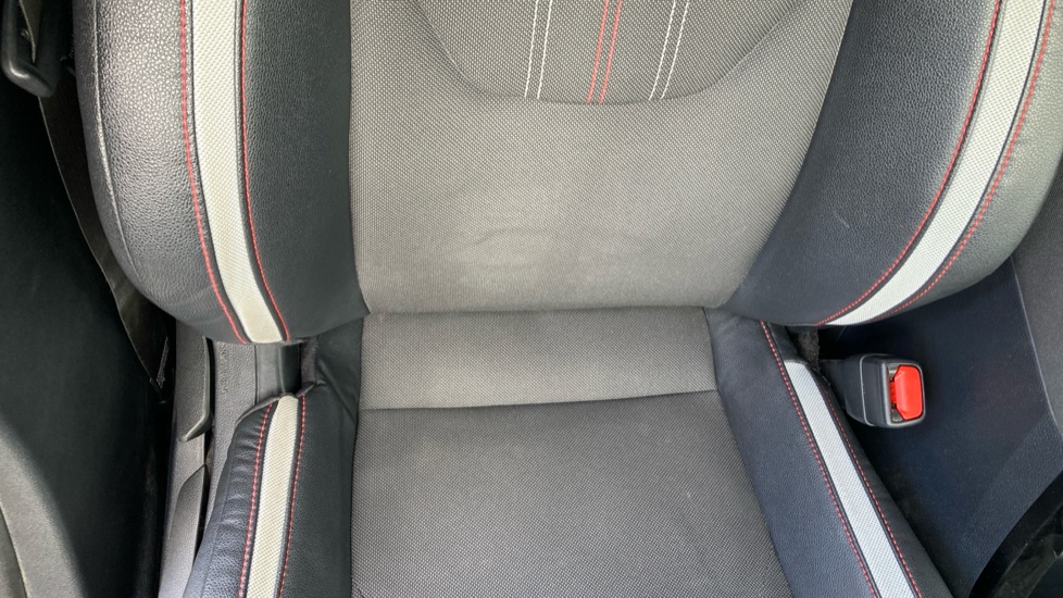 Toyota Corolla 2.0 VVT-i Hybrid GR Sport 5dr CVT Hybrid Hatchback - Image 14