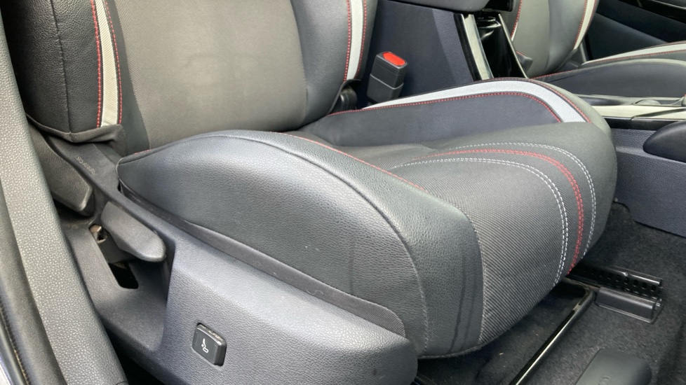 Toyota Corolla 2.0 VVT-i Hybrid GR Sport 5dr CVT Hybrid Hatchback - Image 17