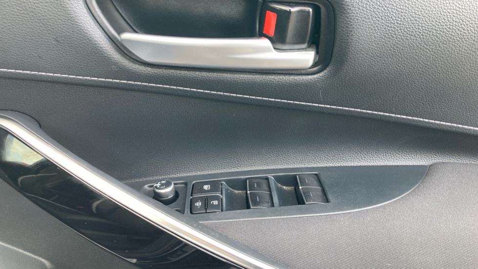 Toyota Corolla 2.0 VVT-i Hybrid GR Sport 5dr CVT Hybrid Hatchback - Image 30