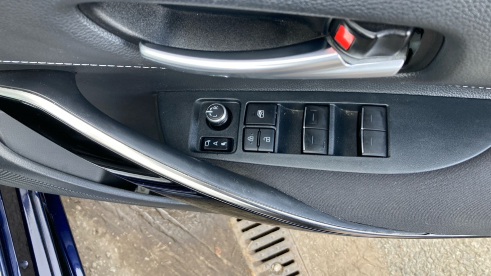 Toyota Corolla 2.0 VVT-i Hybrid GR Sport 5dr CVT Hybrid Hatchback - Image 32