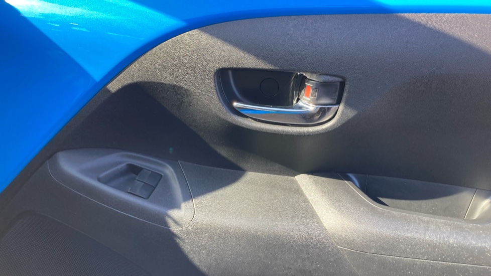 Toyota Aygo 1.0 VVT-i X-Trend 5dr Petrol Hatchback - Image 20