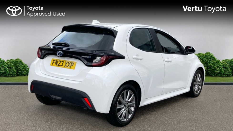 Toyota Yaris 1.5 Hybrid Icon 5dr CVT Hybrid Hatchback - Image 2