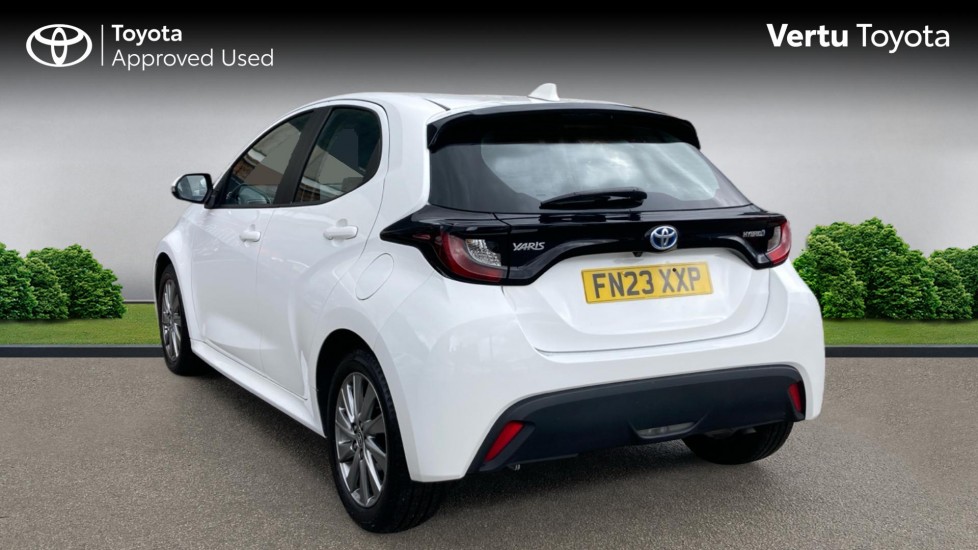 Toyota Yaris 1.5 Hybrid Icon 5dr CVT Hybrid Hatchback - Image 4