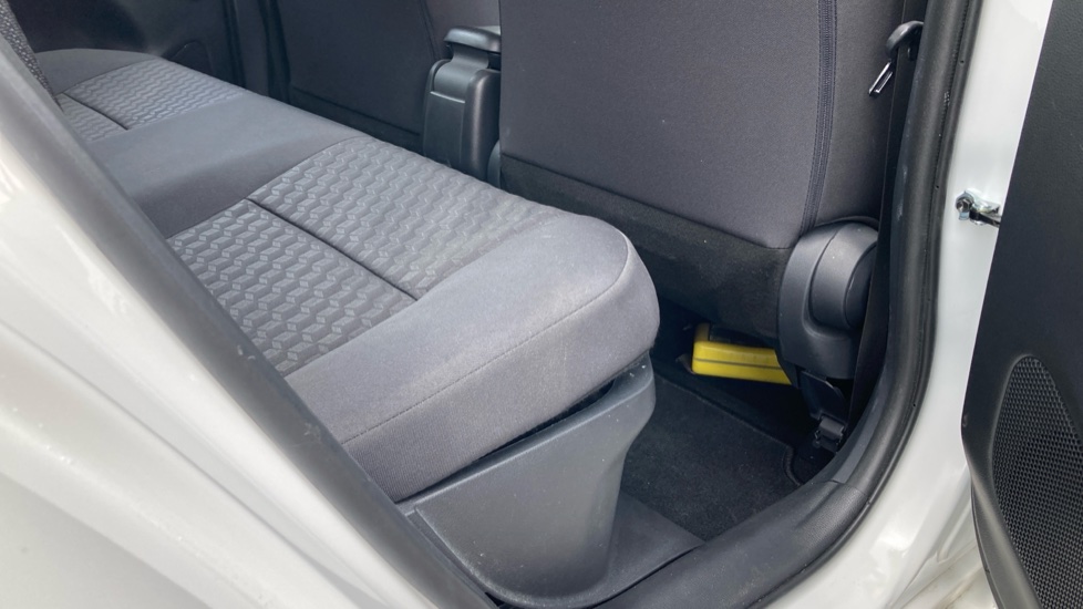 Toyota Yaris 1.5 Hybrid Icon 5dr CVT Hybrid Hatchback - Image 8