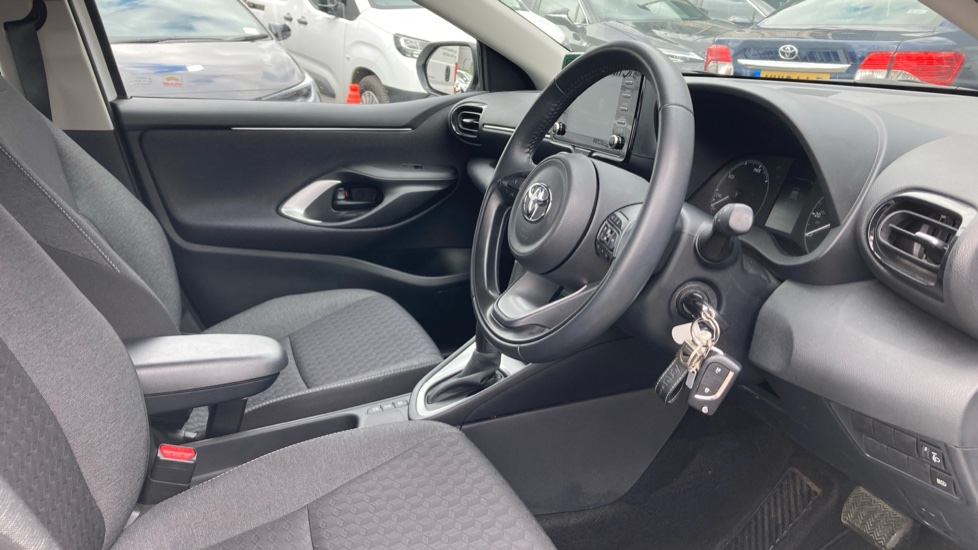 Toyota Yaris 1.5 Hybrid Icon 5dr CVT Hybrid Hatchback - Image 12