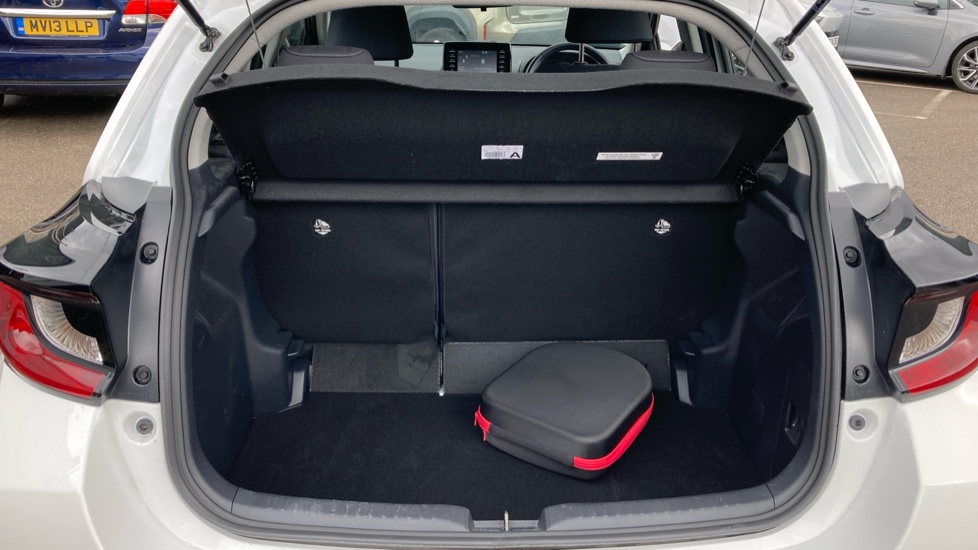 Toyota Yaris 1.5 Hybrid Icon 5dr CVT Hybrid Hatchback - Image 13