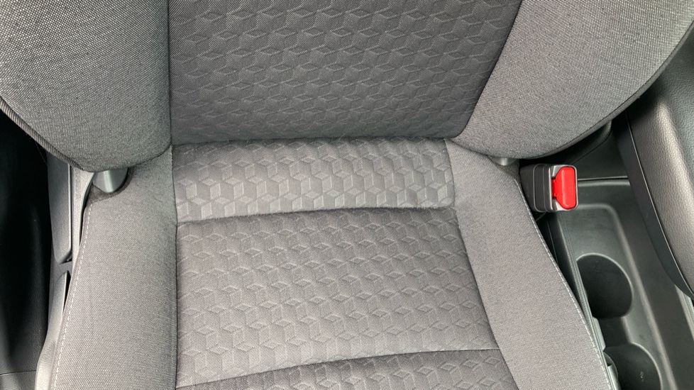 Toyota Yaris 1.5 Hybrid Icon 5dr CVT Hybrid Hatchback - Image 14