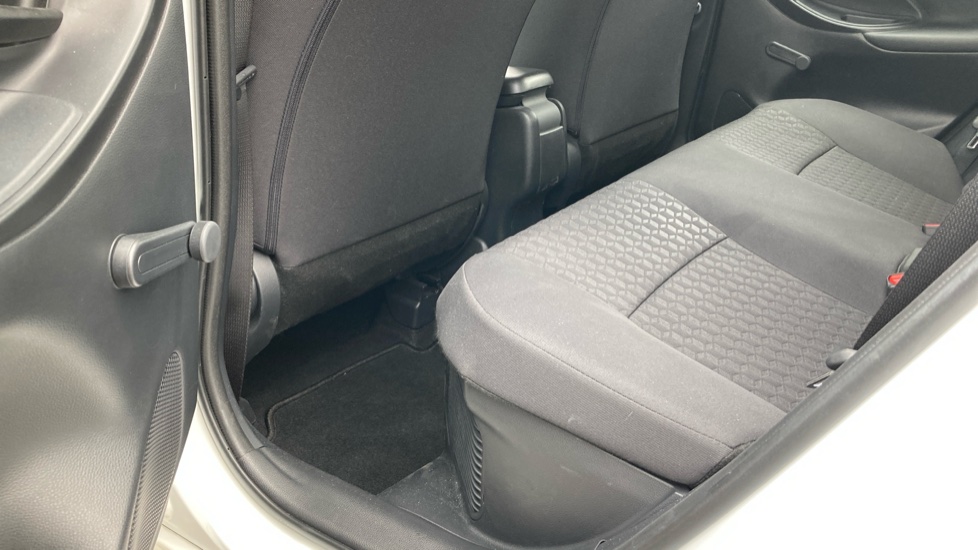 Toyota Yaris 1.5 Hybrid Icon 5dr CVT Hybrid Hatchback - Image 15