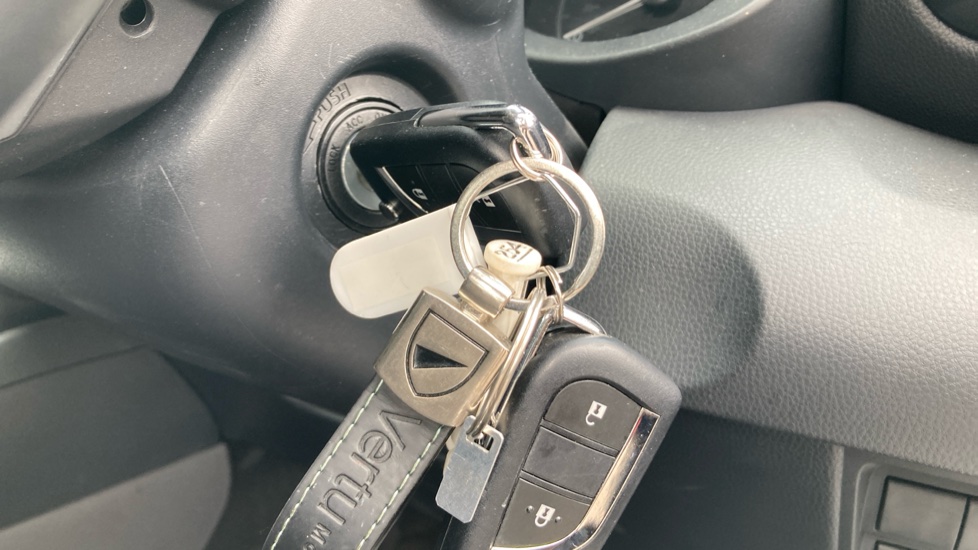 Toyota Yaris 1.5 Hybrid Icon 5dr CVT Hybrid Hatchback - Image 16