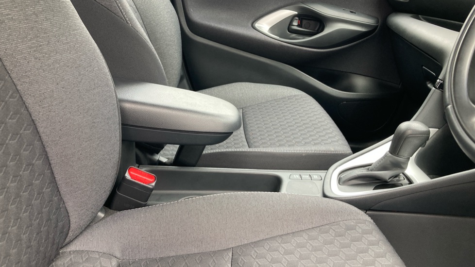 Toyota Yaris 1.5 Hybrid Icon 5dr CVT Hybrid Hatchback - Image 18
