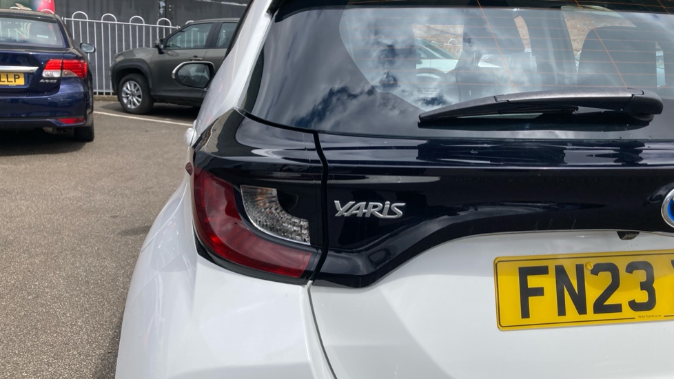 Toyota Yaris 1.5 Hybrid Icon 5dr CVT Hybrid Hatchback - Image 21