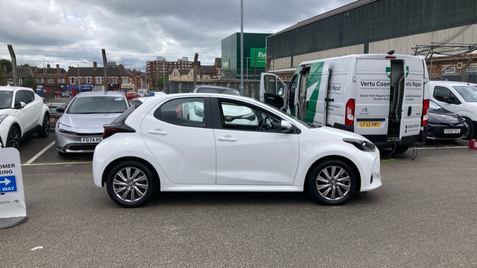 Toyota Yaris 1.5 Hybrid Icon 5dr CVT Hybrid Hatchback - Image 23