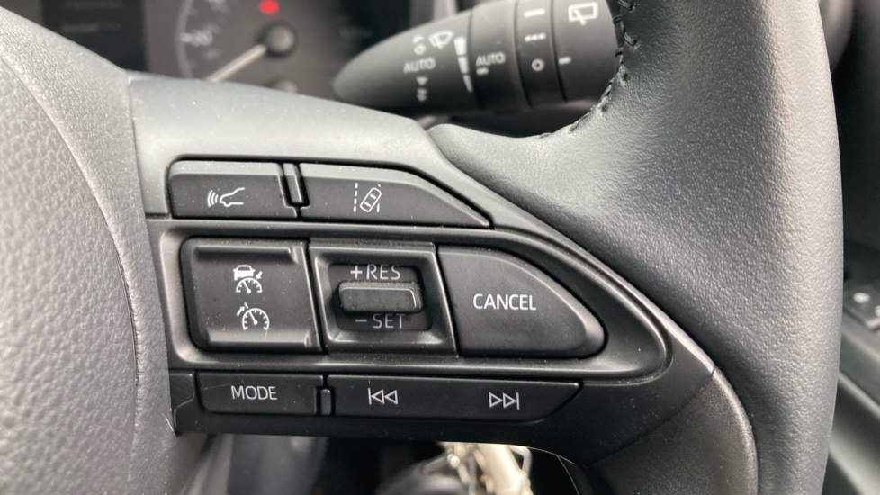 Toyota Yaris 1.5 Hybrid Icon 5dr CVT Hybrid Hatchback - Image 30