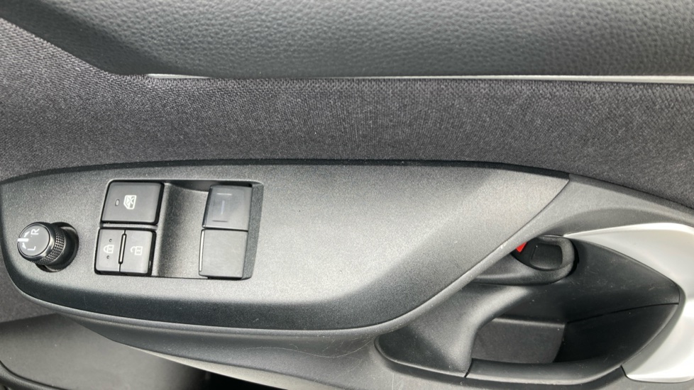 Toyota Yaris 1.5 Hybrid Icon 5dr CVT Hybrid Hatchback - Image 31