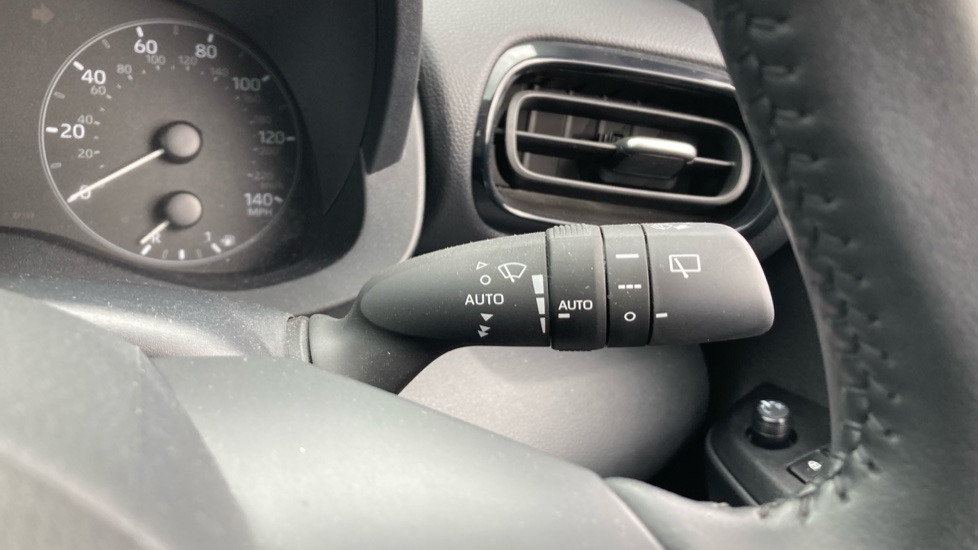 Toyota Yaris 1.5 Hybrid Icon 5dr CVT Hybrid Hatchback - Image 32