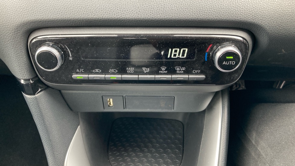 Toyota Yaris 1.5 Hybrid Icon 5dr CVT Hybrid Hatchback - Image 33