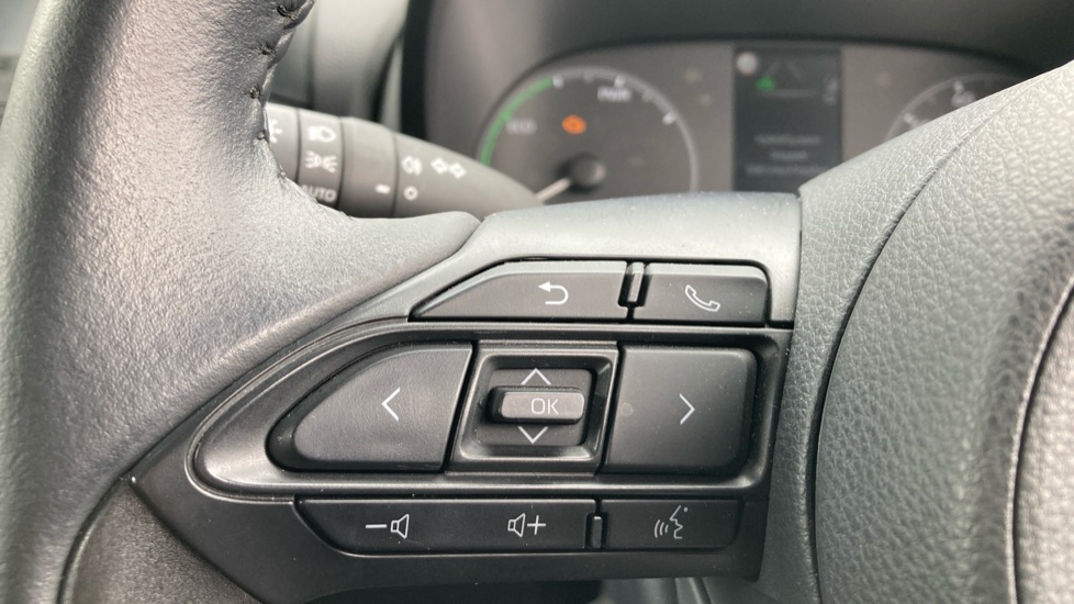 Toyota Yaris 1.5 Hybrid Icon 5dr CVT Hybrid Hatchback - Image 35