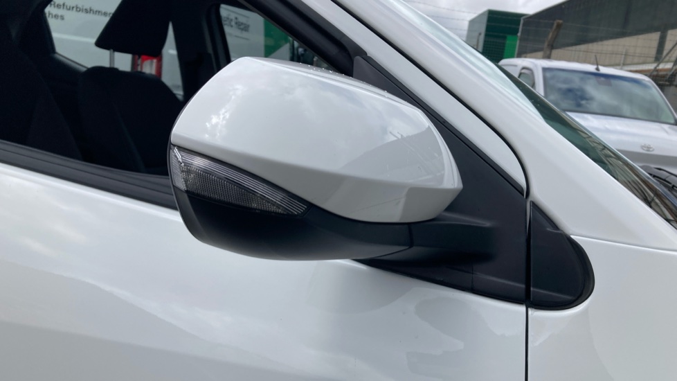 Toyota Yaris 1.5 Hybrid Icon 5dr CVT Hybrid Hatchback - Image 40