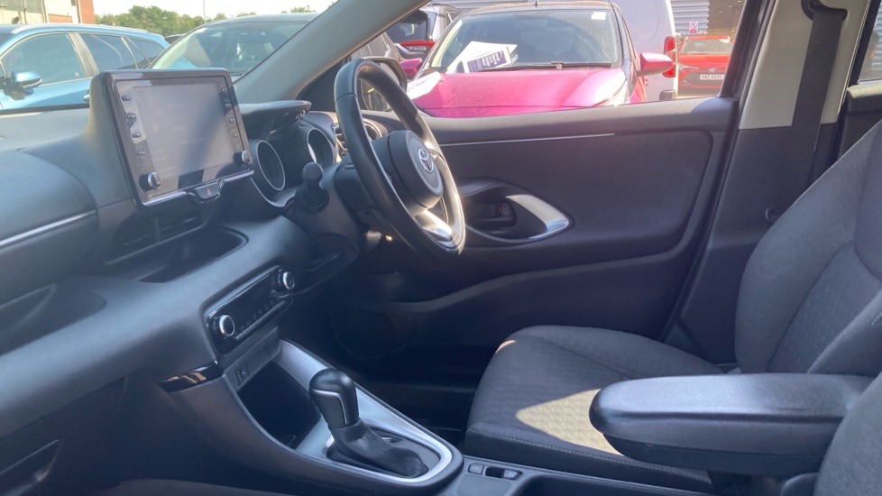 Toyota Yaris 1.5 Hybrid Design 5dr CVT Hybrid Hatchback - Image 5