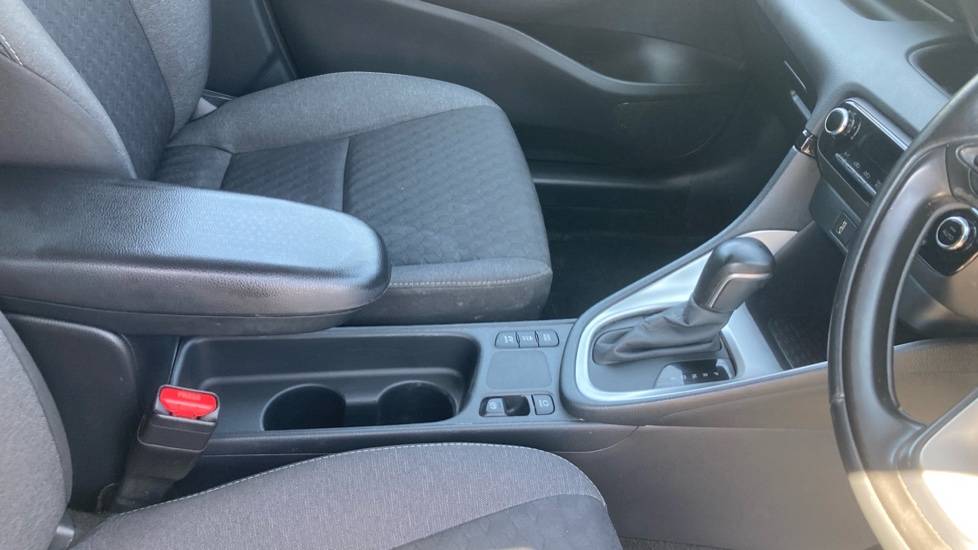 Toyota Yaris 1.5 Hybrid Design 5dr CVT Hybrid Hatchback - Image 18