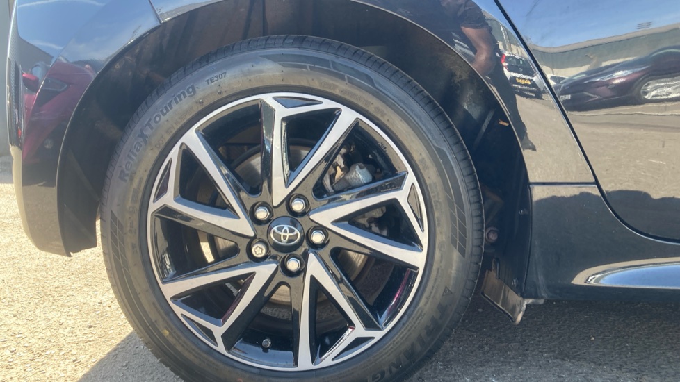 Toyota Yaris 1.5 Hybrid Design 5dr CVT Hybrid Hatchback - Image 25