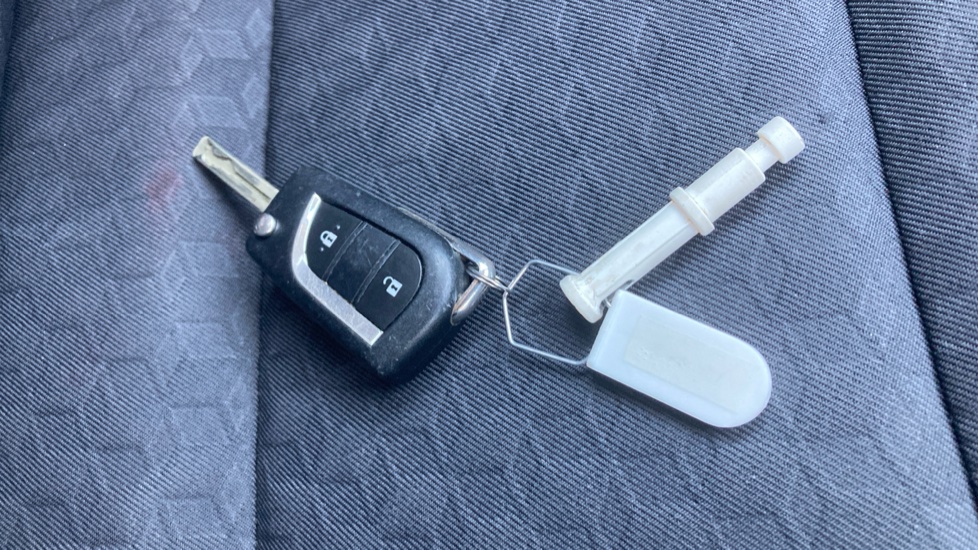Toyota Yaris 1.5 Hybrid Design 5dr CVT Hybrid Hatchback - Image 28