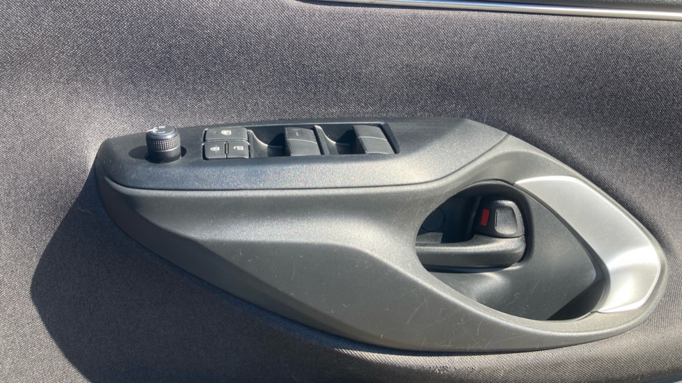 Toyota Yaris 1.5 Hybrid Design 5dr CVT Hybrid Hatchback - Image 30