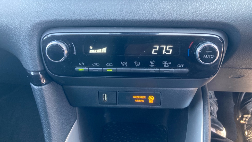 Toyota Yaris 1.5 Hybrid Design 5dr CVT Hybrid Hatchback - Image 35