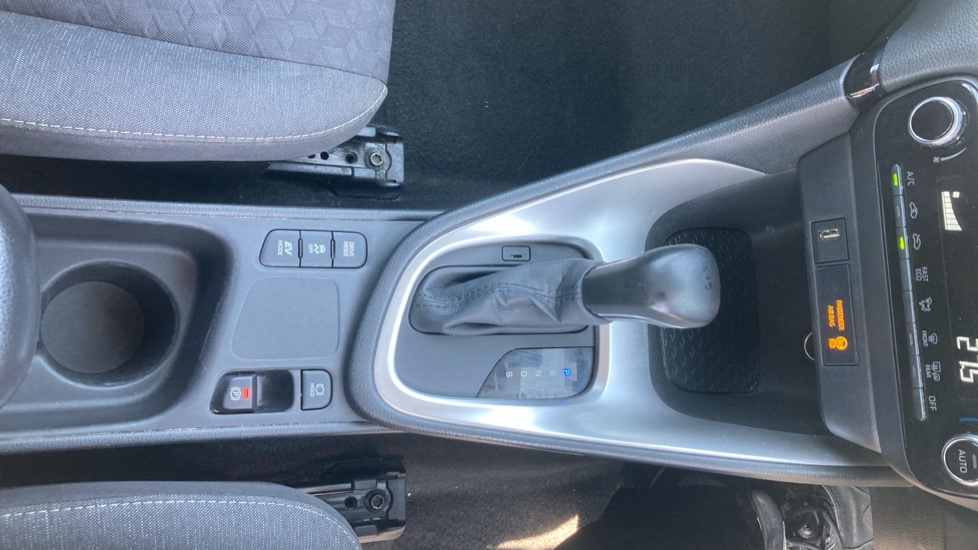 Toyota Yaris 1.5 Hybrid Design 5dr CVT Hybrid Hatchback - Image 38