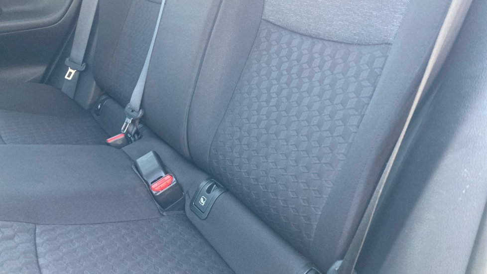 Toyota Yaris 1.5 Hybrid Design 5dr CVT Hybrid Hatchback - Image 41
