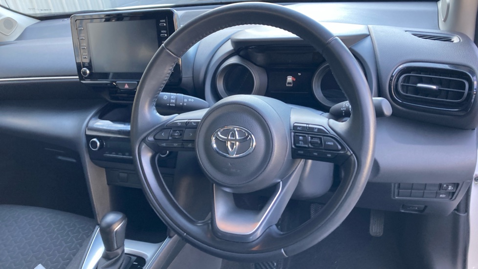 Toyota Yaris Cross 1.5 Hybrid Icon 5dr CVT Hybrid Estate - Image 10