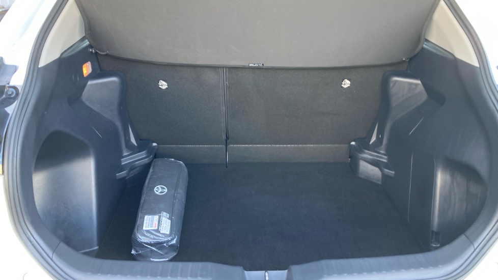Toyota Yaris Cross 1.5 Hybrid Icon 5dr CVT Hybrid Estate - Image 13