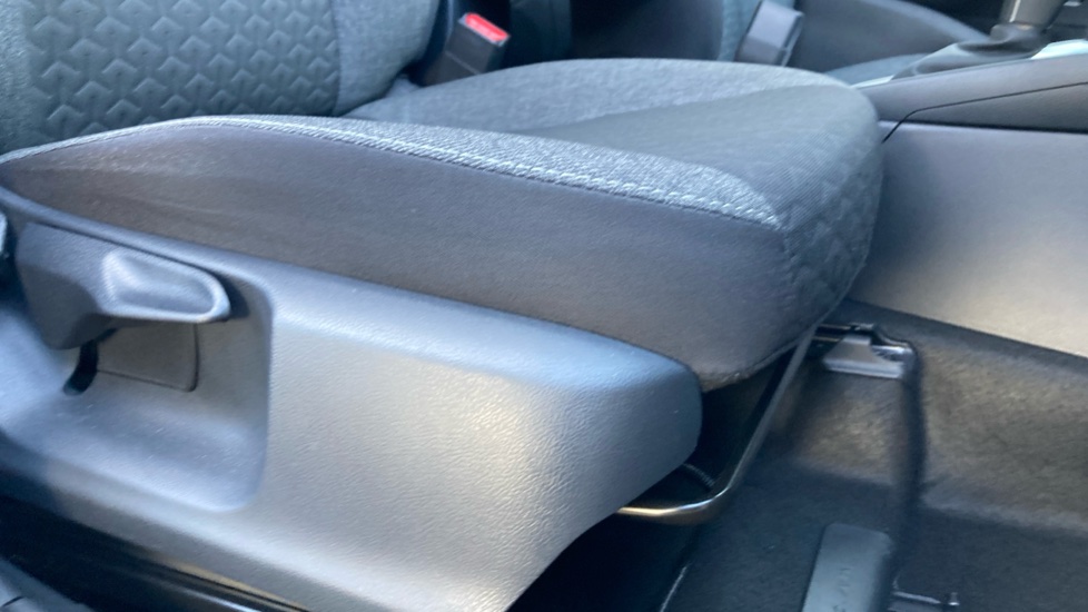 Toyota Yaris Cross 1.5 Hybrid Icon 5dr CVT Hybrid Estate - Image 17