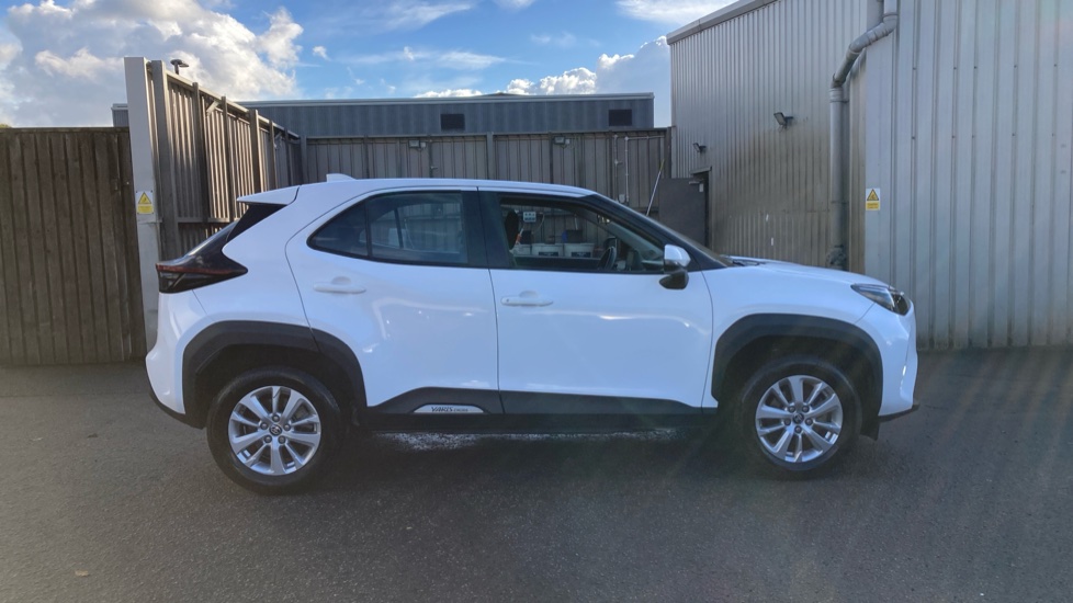 Toyota Yaris Cross 1.5 Hybrid Icon 5dr CVT Hybrid Estate - Image 23