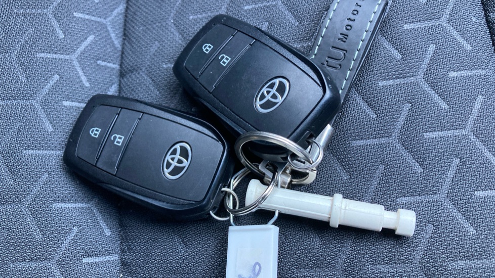 Toyota Yaris Cross 1.5 Hybrid Icon 5dr CVT Hybrid Estate - Image 28