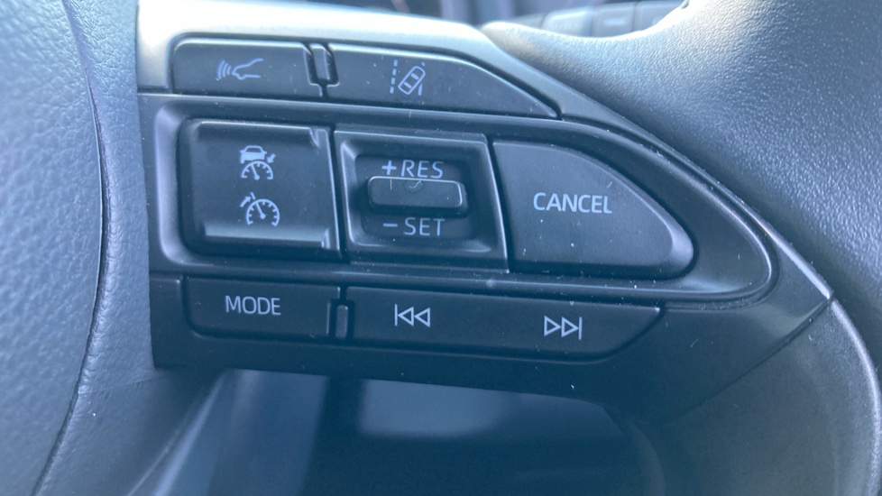 Toyota Yaris Cross 1.5 Hybrid Icon 5dr CVT Hybrid Estate - Image 31