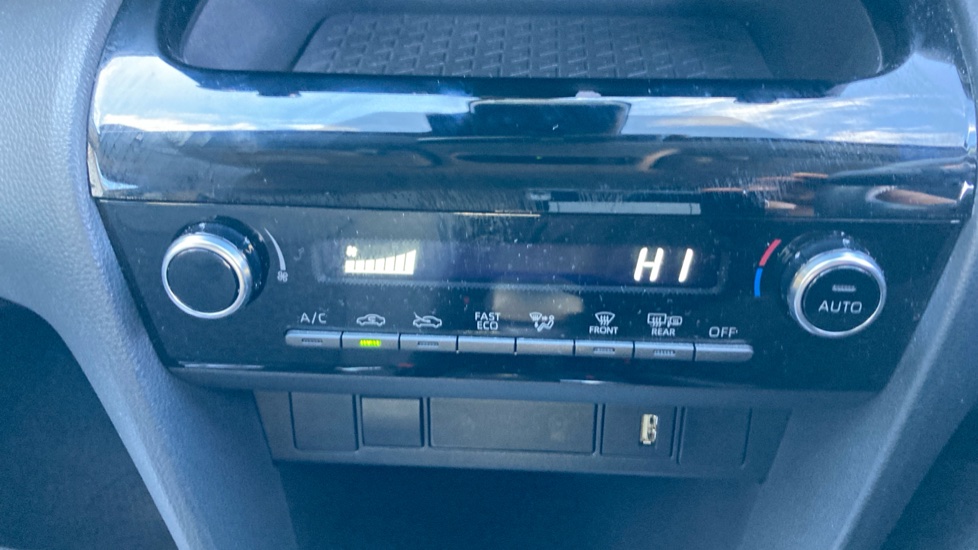 Toyota Yaris Cross 1.5 Hybrid Icon 5dr CVT Hybrid Estate - Image 35