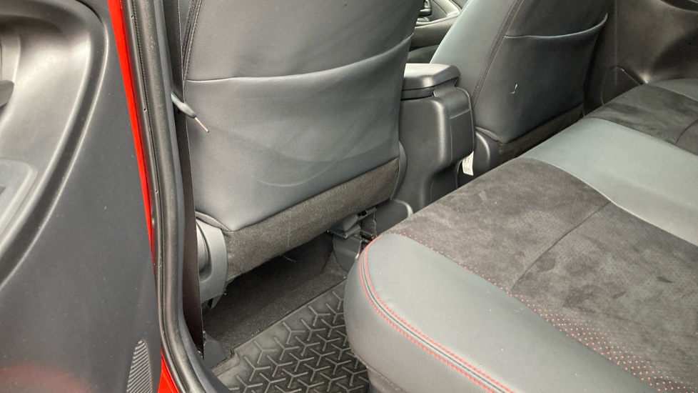 Toyota Yaris Cross 1.5 Hybrid GR Sport 5dr CVT Hybrid Estate - Image 15