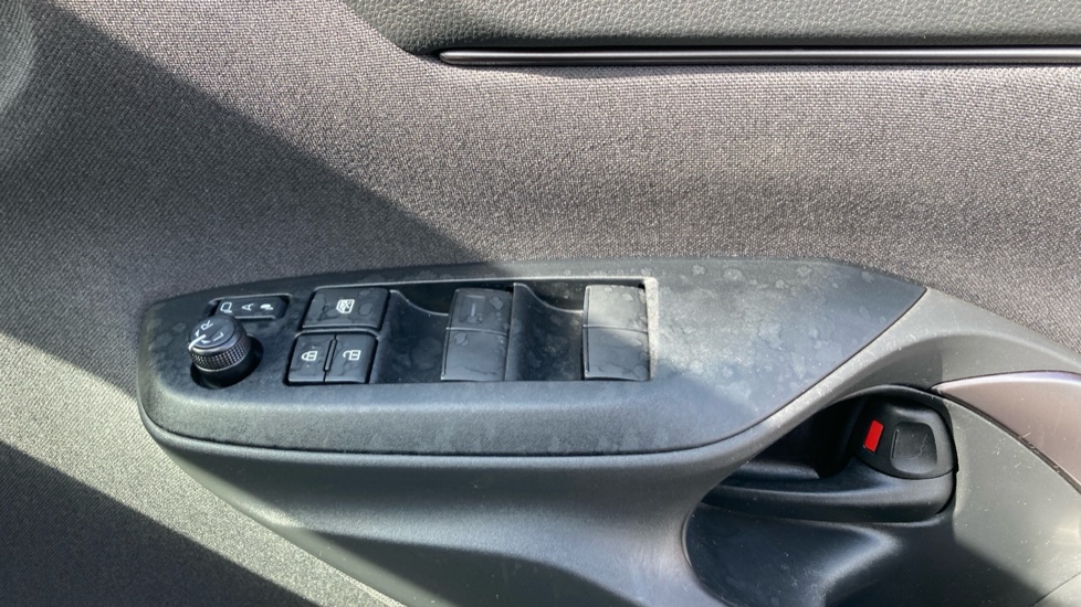 Toyota Yaris Cross 1.5 Hybrid GR Sport 5dr CVT Hybrid Estate - Image 20