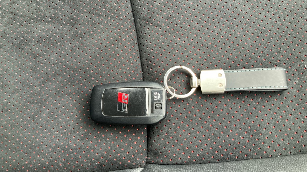Toyota Yaris Cross 1.5 Hybrid GR Sport 5dr CVT Hybrid Estate - Image 28