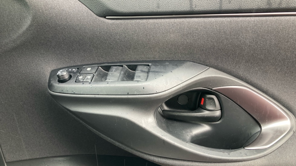 Toyota Yaris Cross 1.5 Hybrid GR Sport 5dr CVT Hybrid Estate - Image 30