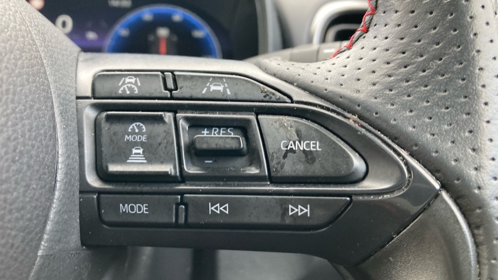 Toyota Yaris Cross 1.5 Hybrid GR Sport 5dr CVT Hybrid Estate - Image 31