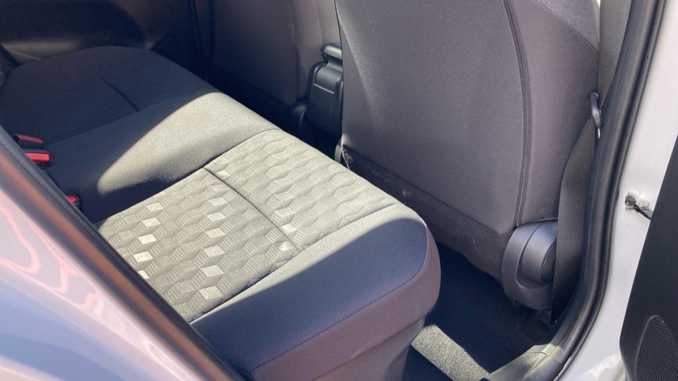 Toyota Yaris 1.5 Hybrid Design 5dr CVT Hybrid Hatchback - Image 8