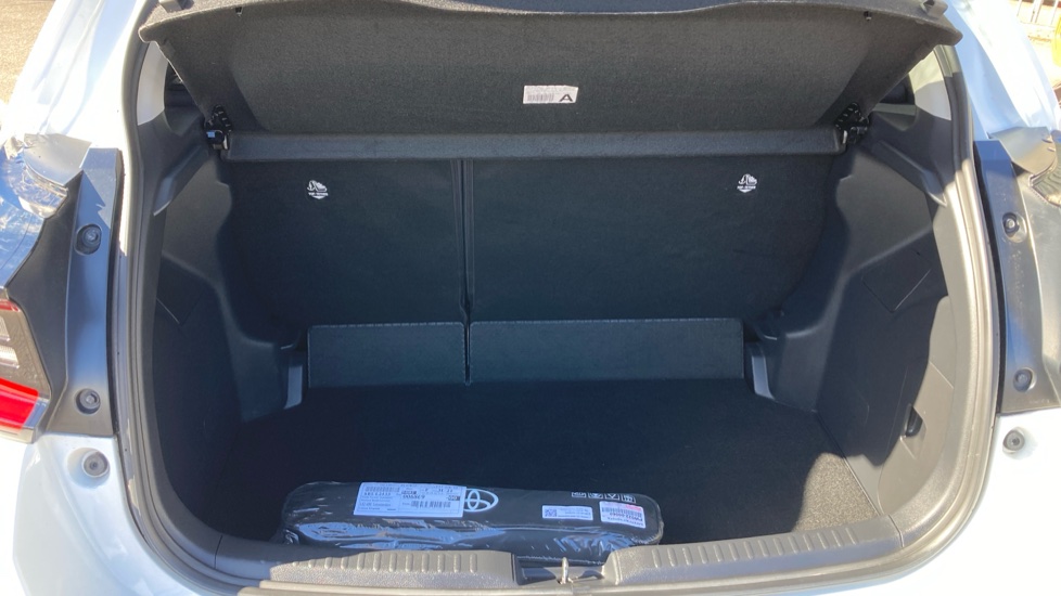 Toyota Yaris 1.5 Hybrid Design 5dr CVT Hybrid Hatchback - Image 13