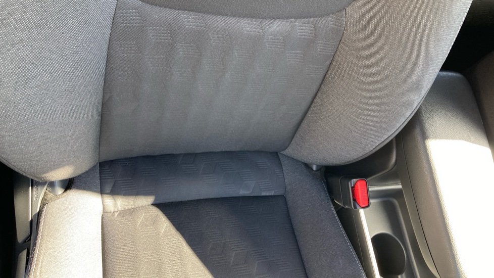 Toyota Yaris 1.5 Hybrid Design 5dr CVT Hybrid Hatchback - Image 14