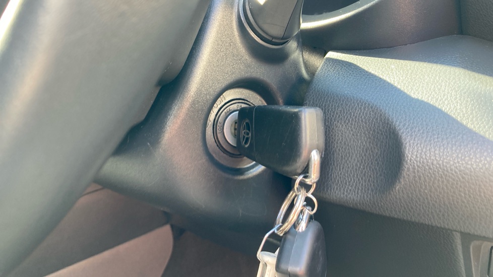 Toyota Yaris 1.5 Hybrid Design 5dr CVT Hybrid Hatchback - Image 16